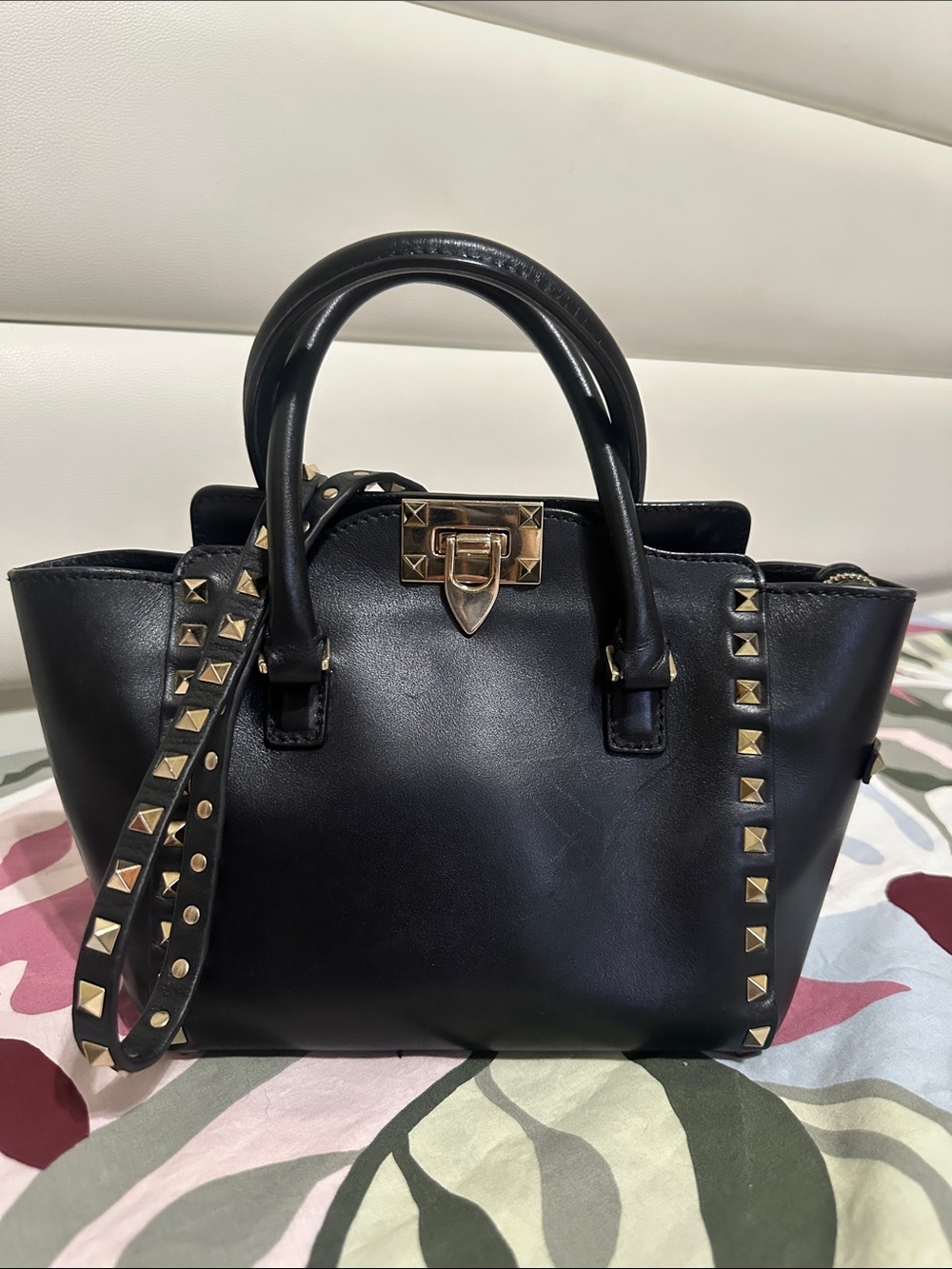 Valentino Garavani Black Studded Leather Shoulder/Crossbody Bag - Picture 2 of 16
